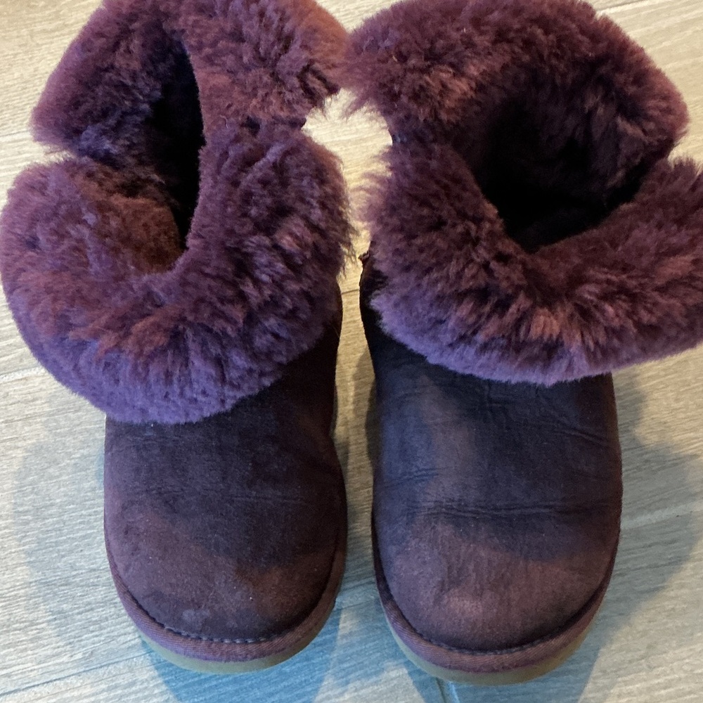 UGG Bailey Button Purple Suede Shearling Boots #5803 Women’s Sz 6